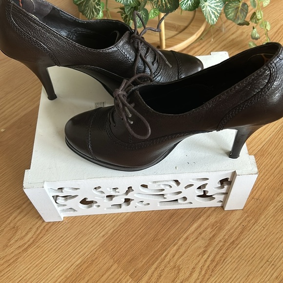 Tie Front 4 1/2” Heels. EUC - Picture 2 of 6